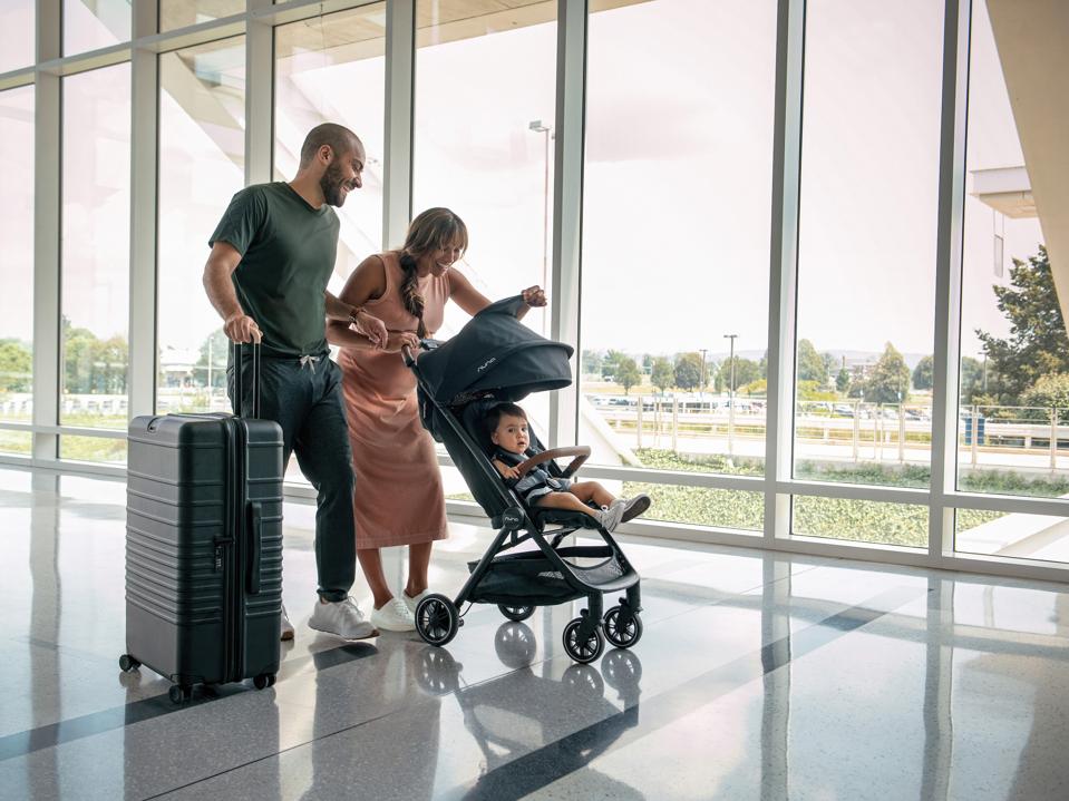 Best Baby Gear for Travel: Simplify Your Holiday Journeys