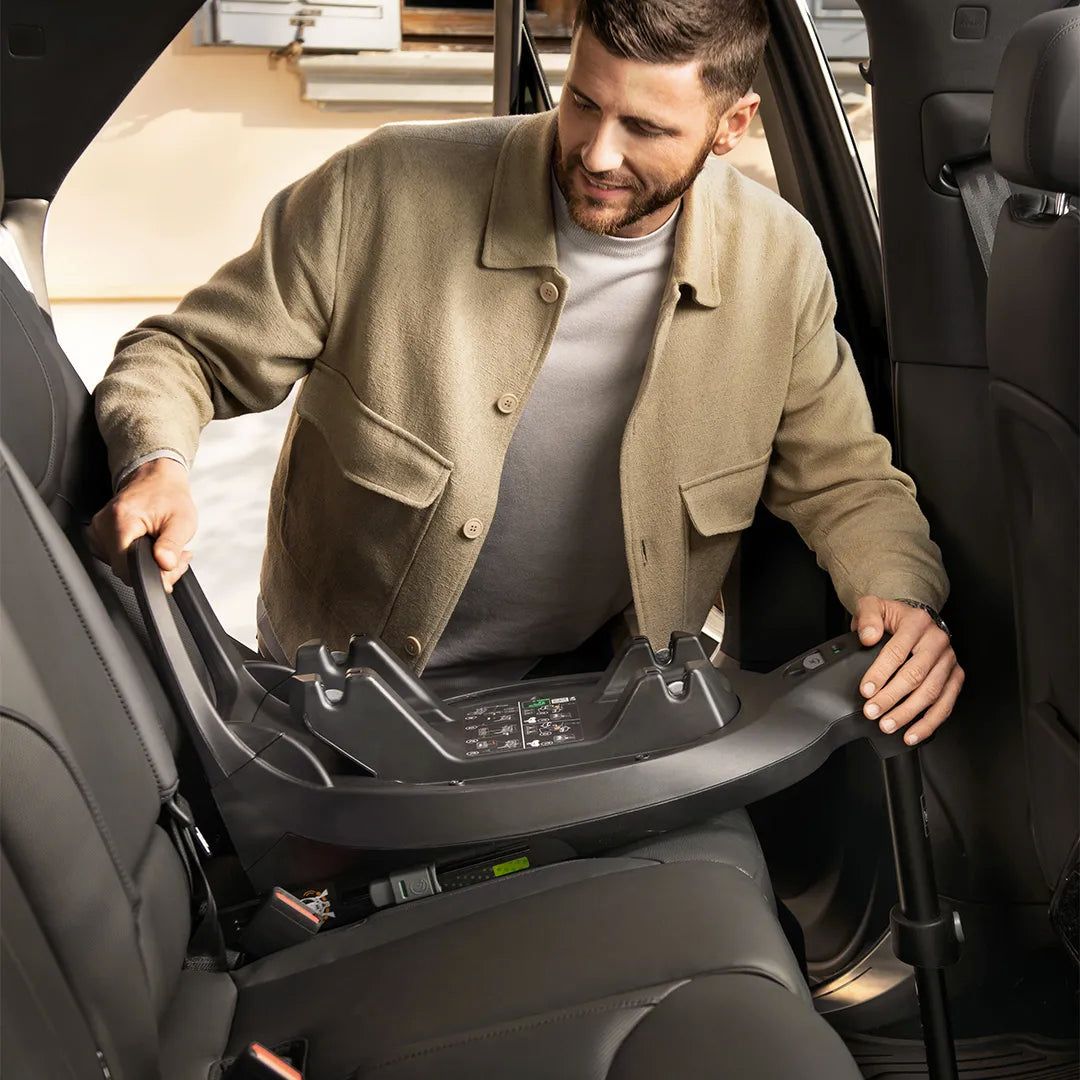 Chicco - Bi-Seat Air I-size With Base (assorted colours)