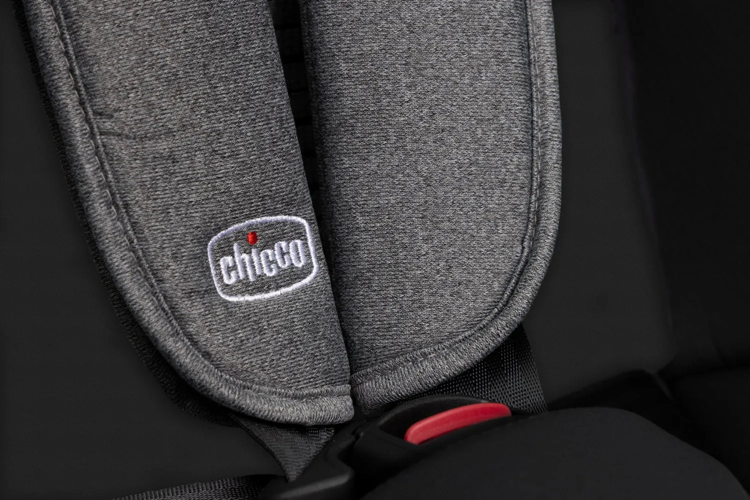 Chicco - Bi-Seat Air I-size With Base (assorted colours)