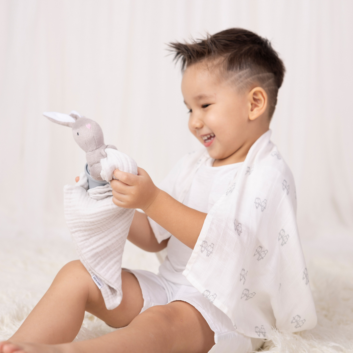 Kiki and Sebby Bunny Comforter (Grey Muslin)