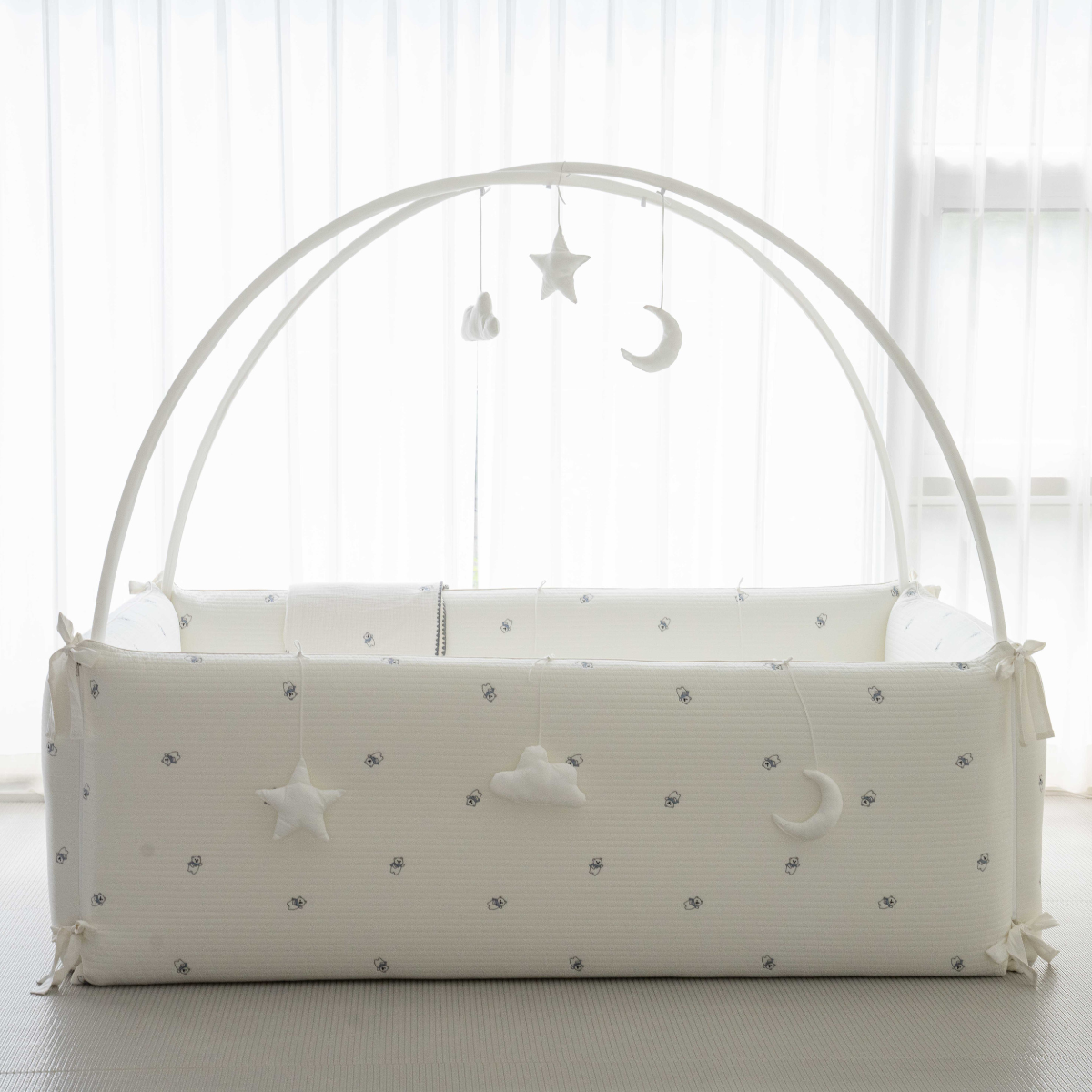LOLBaby Cotton Embroidery Bumper Bed with Hanging Toy and Canopy - Polar Bear(Pre Order)