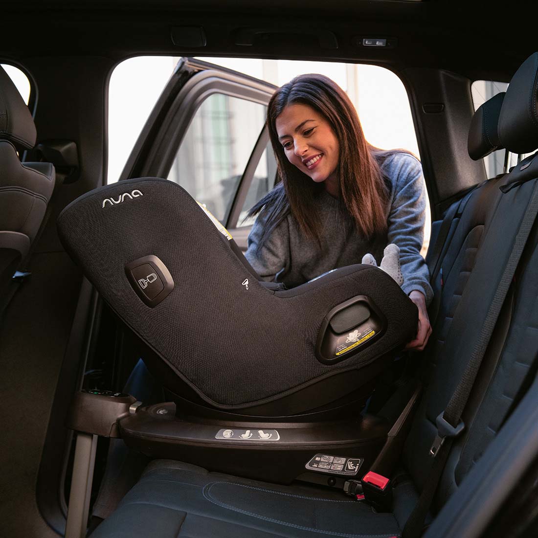 Nuna Pruu Swivel Car Seat (w/ Free Installation)