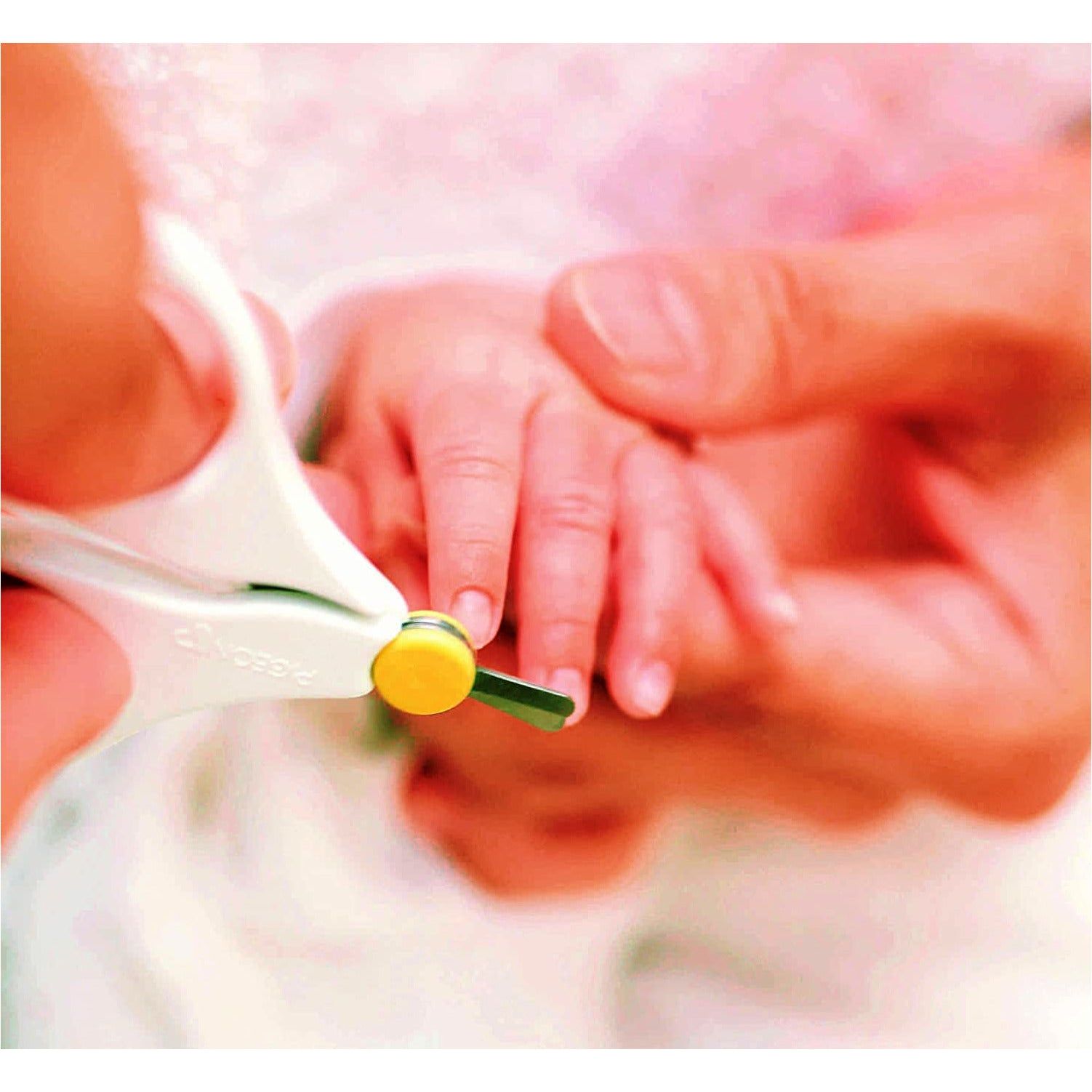 Pigeon Safety Nail Scissors (Newborn) | Little Baby.