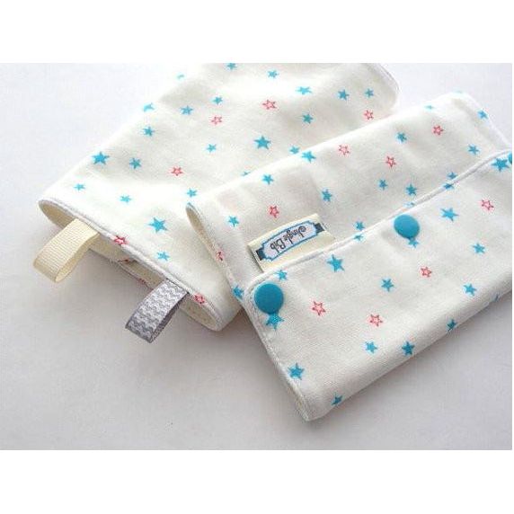 Jinglebib Drool Pad - White Teal Stars | Little Baby.