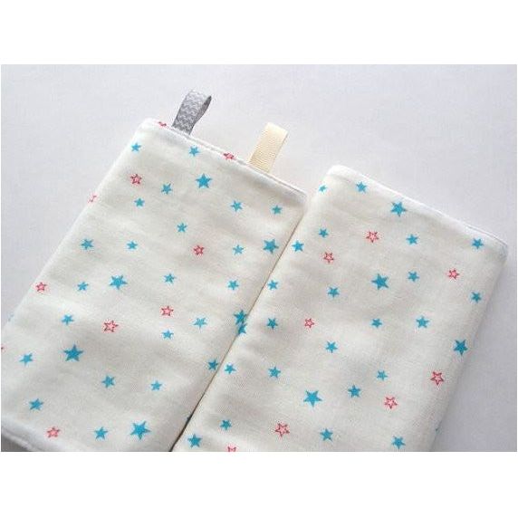 Jinglebib Drool Pad - White Teal Stars | Little Baby.