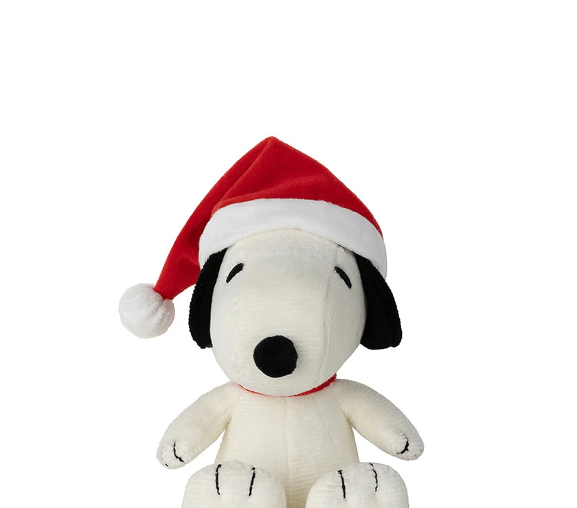 Peanuts Snoopy Sitting with Christmas Hat 17cm