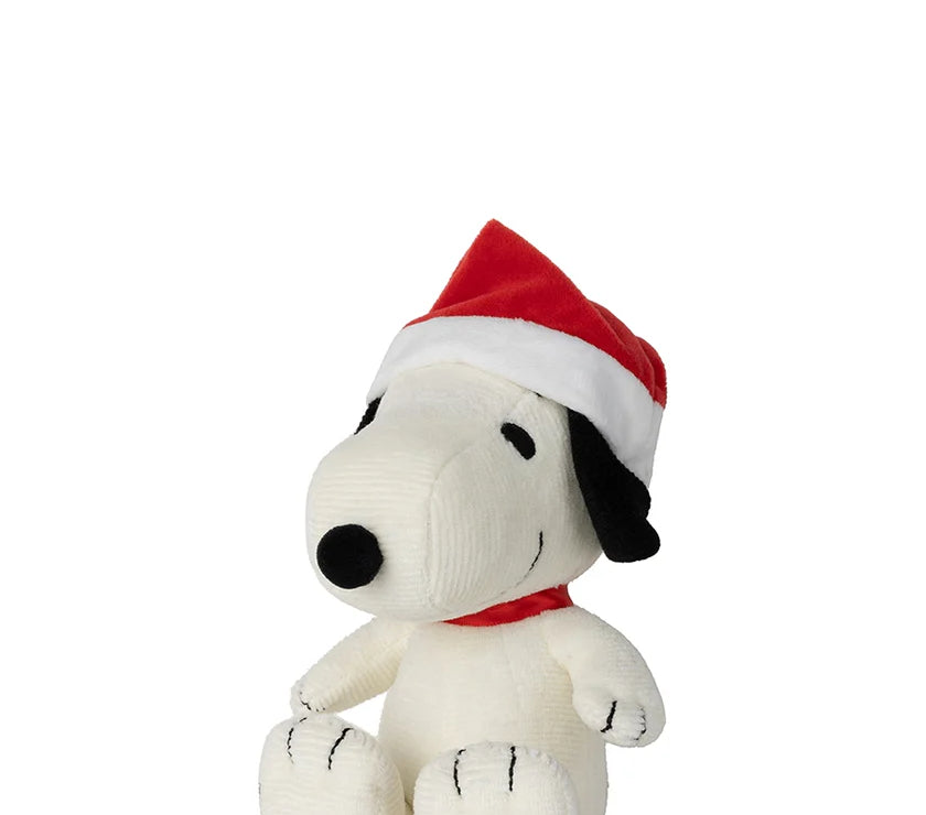 Peanuts Snoopy Sitting with Christmas Hat 17cm