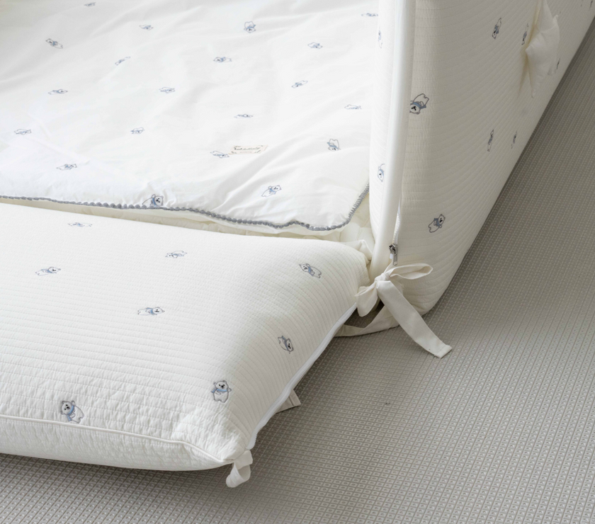 LOLBaby Cotton Embroidery Bumper Bed with Hanging Toy and Canopy  - Polar Bear (PO End APR 25)