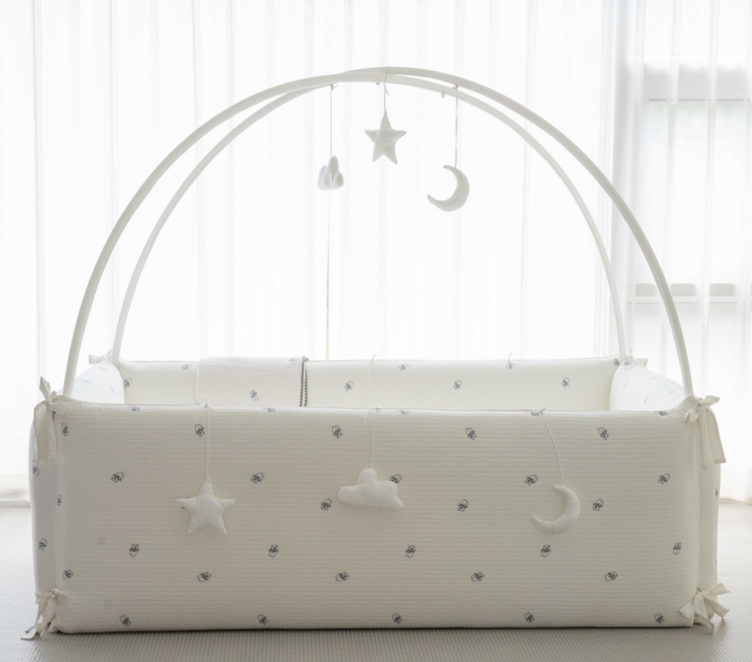 LOLBaby Cotton Embroidery Bumper Bed with Hanging Toy and Canopy  - Polar Bear (PO End APR 25)