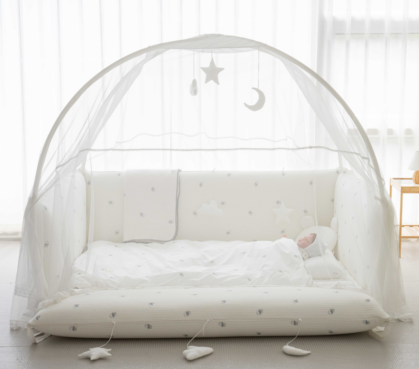 LOLBaby Cotton Embroidery Bumper Bed with Hanging Toy and Canopy  - Polar Bear (PO End APR 25)
