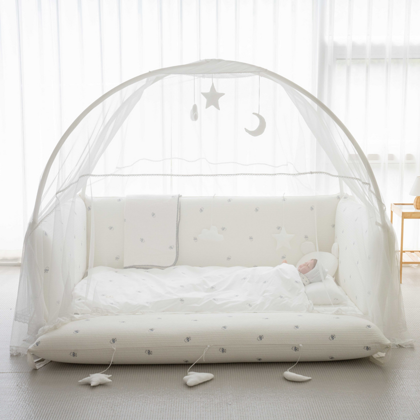 LOLBaby Cotton Embroidery Bumper Bed with Hanging Toy and Canopy  - Polar Bear (PO End APR 25)