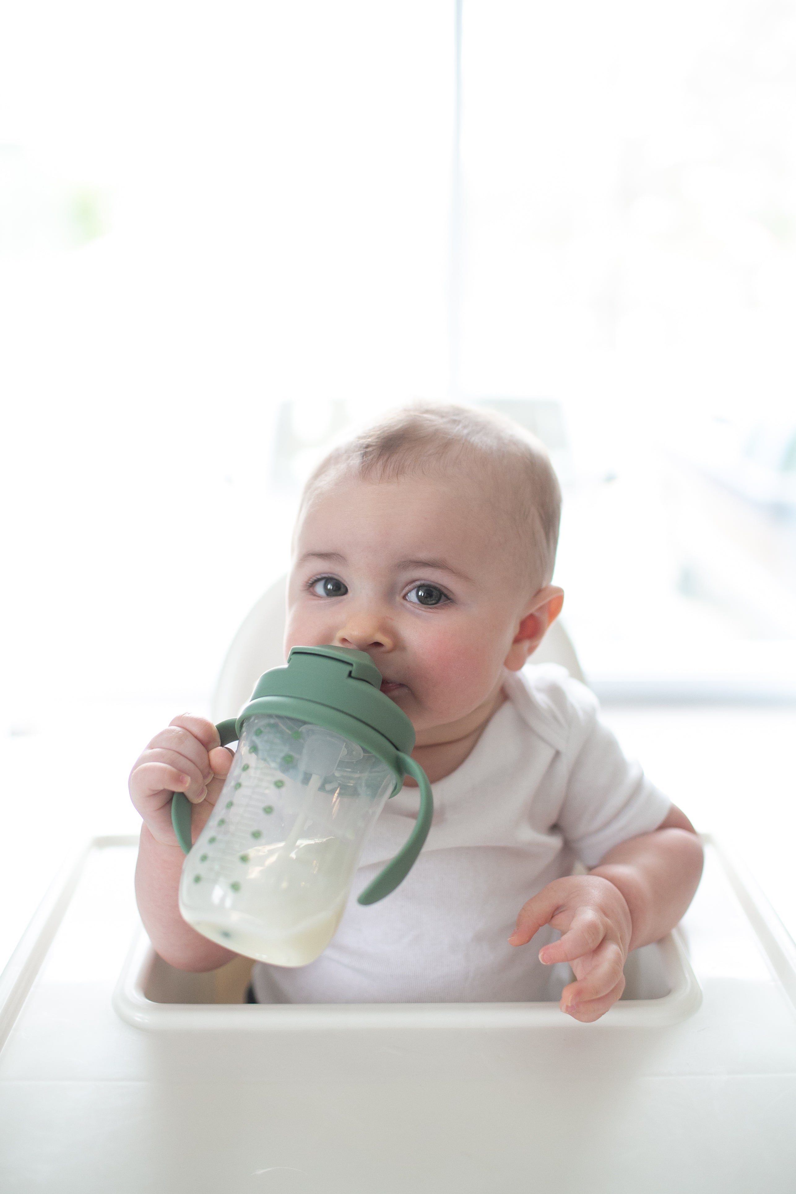 https://cdn.shopify.com/s/files/1/0659/5860/9120/files/Lifestyle_Babys_First_Straw_Cup_9oz_270ml_Olive_Green_1_5c9b4dc4-4c9b-46d0-a606-ab7210ecb949.jpg?v=1753428166