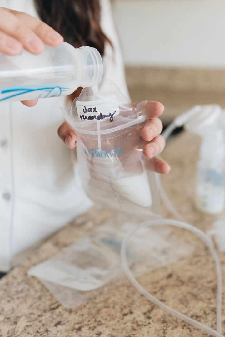 https://cdn.shopify.com/s/files/1/0659/5860/9120/products/Lifestyle_Breast_milk_Storage_Bags_With_Milk.jpg?v=1668585517