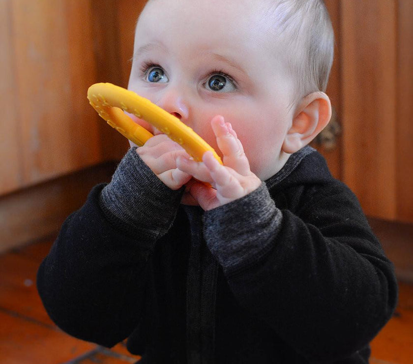 Helles Teeth Serpent Teether (Asgard Gold) | Little Baby.