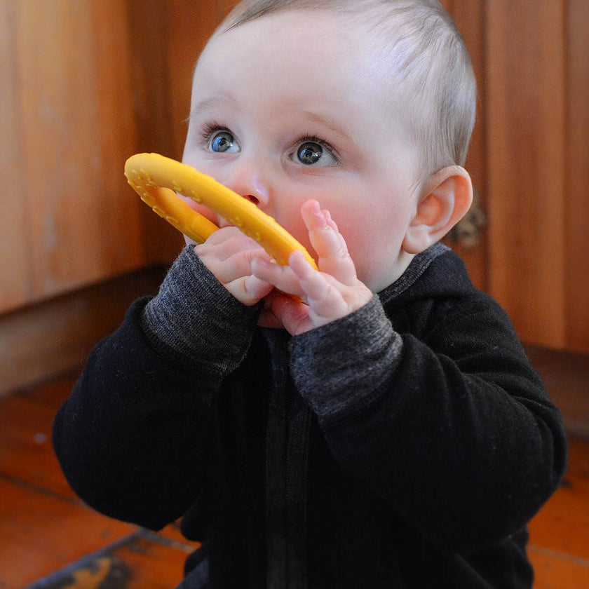 Helles Teeth Serpent Teether (Asgard Gold) | Little Baby.