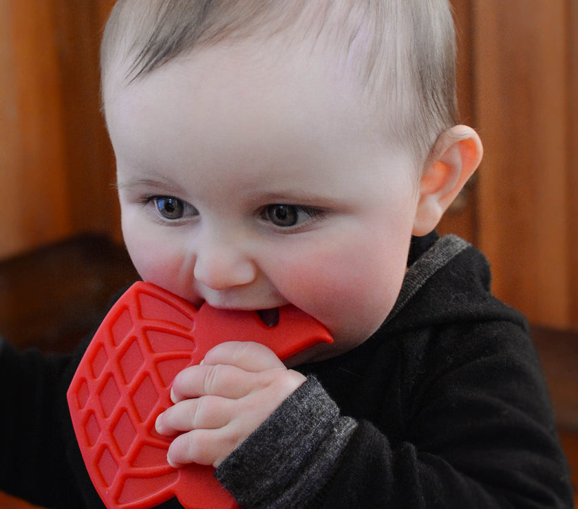 Helles Teeth Odin's Steed Teether (Norwegian Red) | Little Baby.