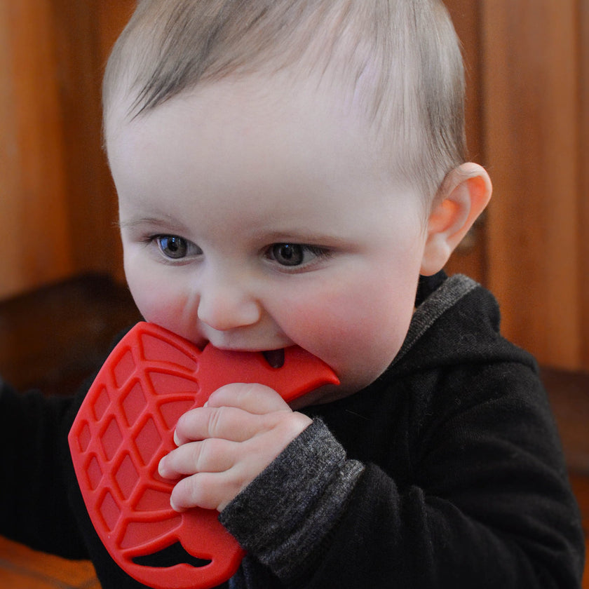 Helles Teeth Odin's Steed Teether (Norwegian Red) | Little Baby.
