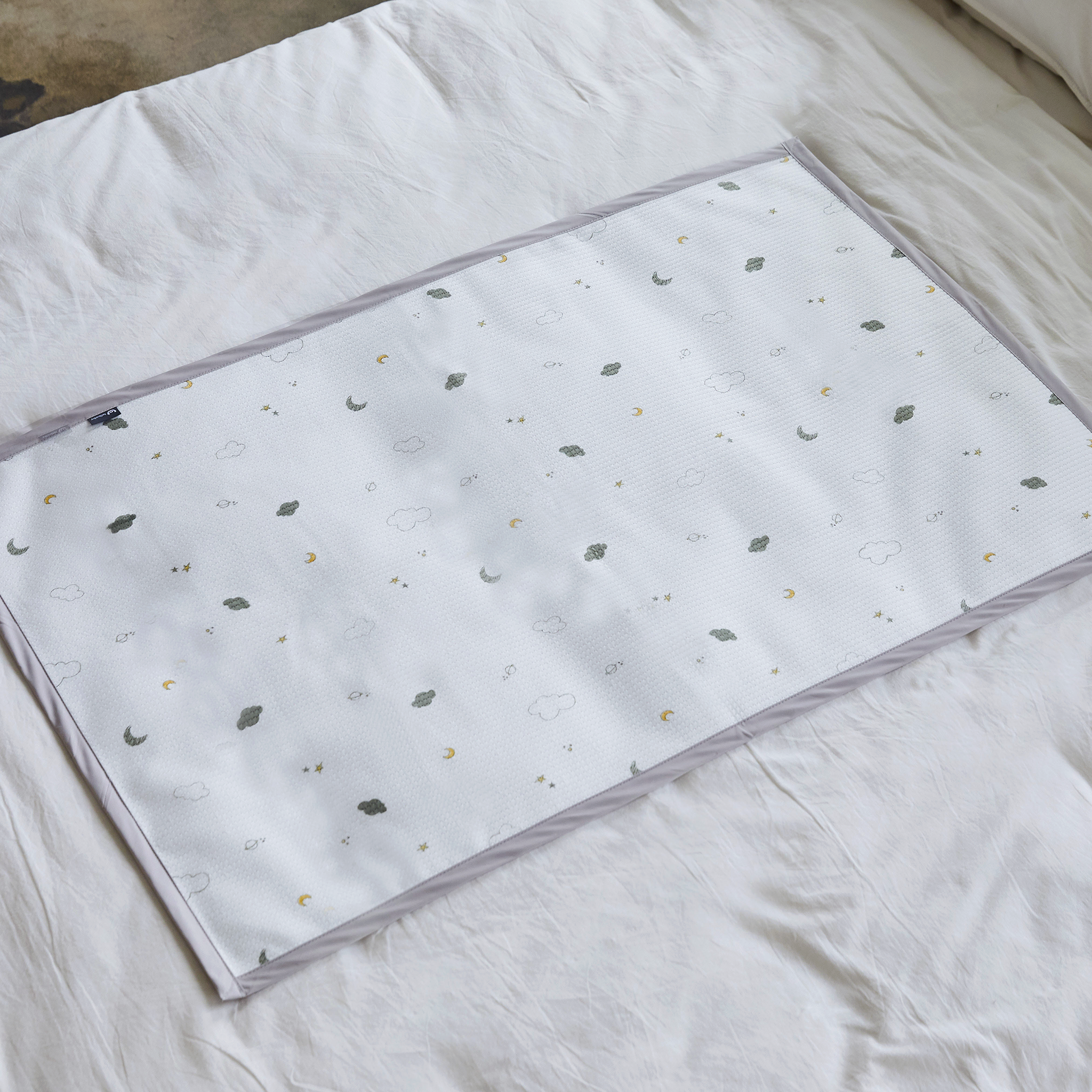 LOLBaby Bamboo Waterproof Mat - Funny Sky