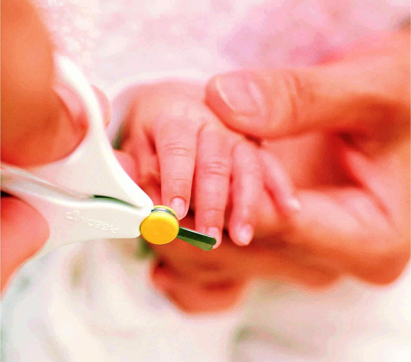 Pigeon Safety Nail Scissors (Newborn) | Little Baby.
