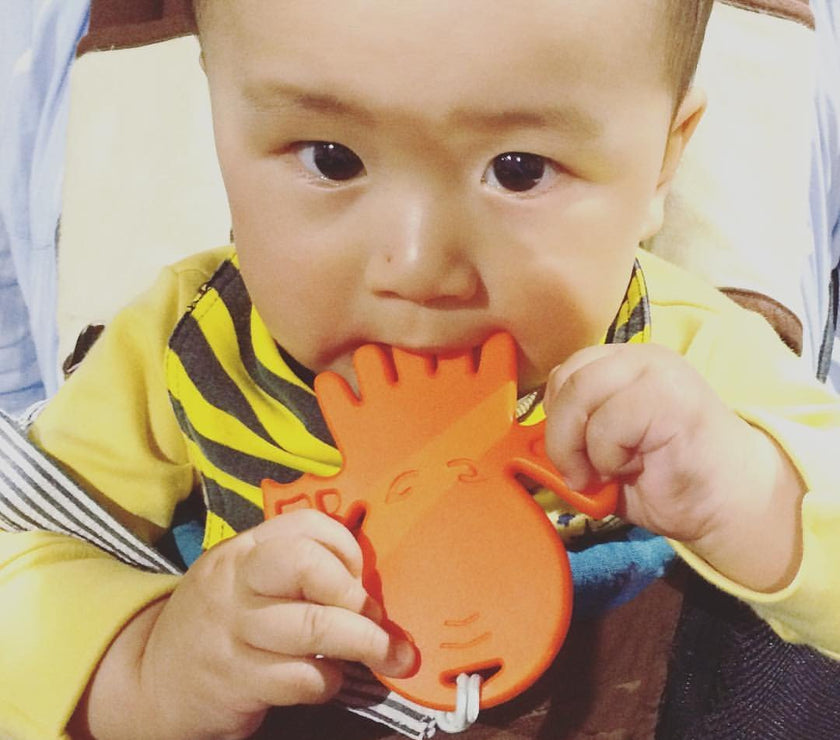 Helles Teeth Cthulhu Teether (Worm Orange) | Little Baby.