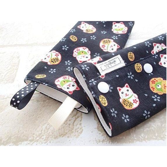Jinglebib Drool Pad - Maneki Neko Cat (New) | Little Baby.