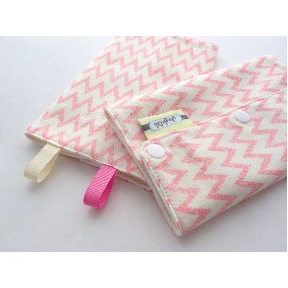 Jinglebib Drool Pad - Pink Zig Zag | Little Baby.