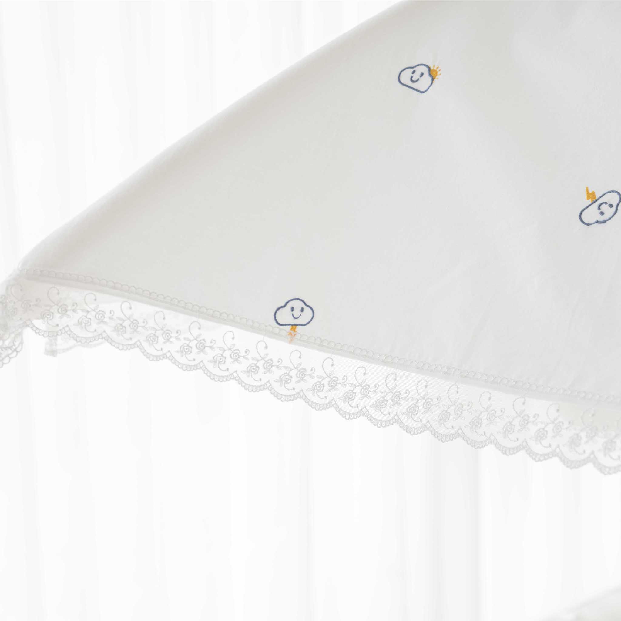 LOLBaby Cotton Embroidery Bumper Bed with Hanging Toy and Canopy - Cloud White (Pre-order only)