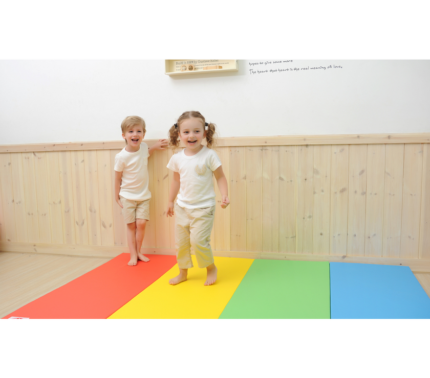 Foldaway Playmat W, 200 x 140 x 4cm (Rainbow) | Little Baby.